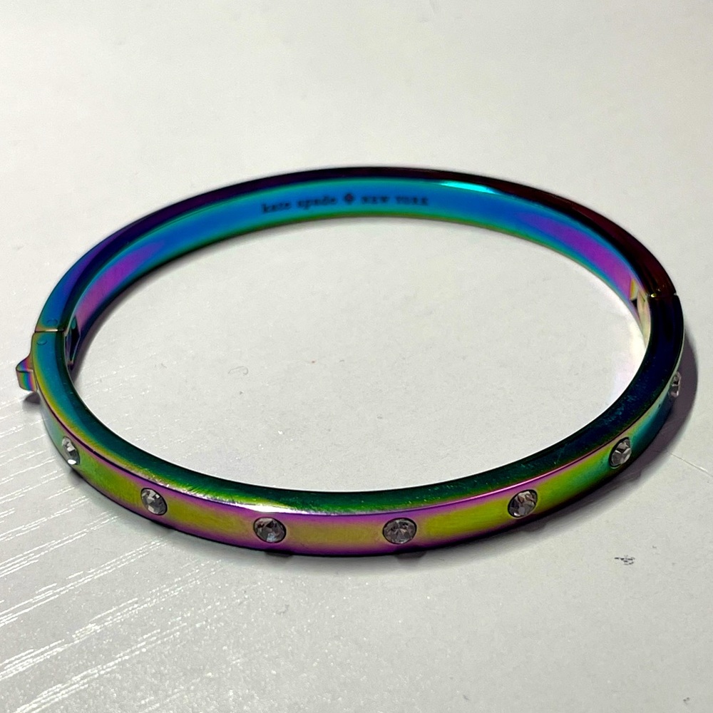 KATE SPADE NEW YORK Set In Stone Hinged Bangle - Clear/rainbow